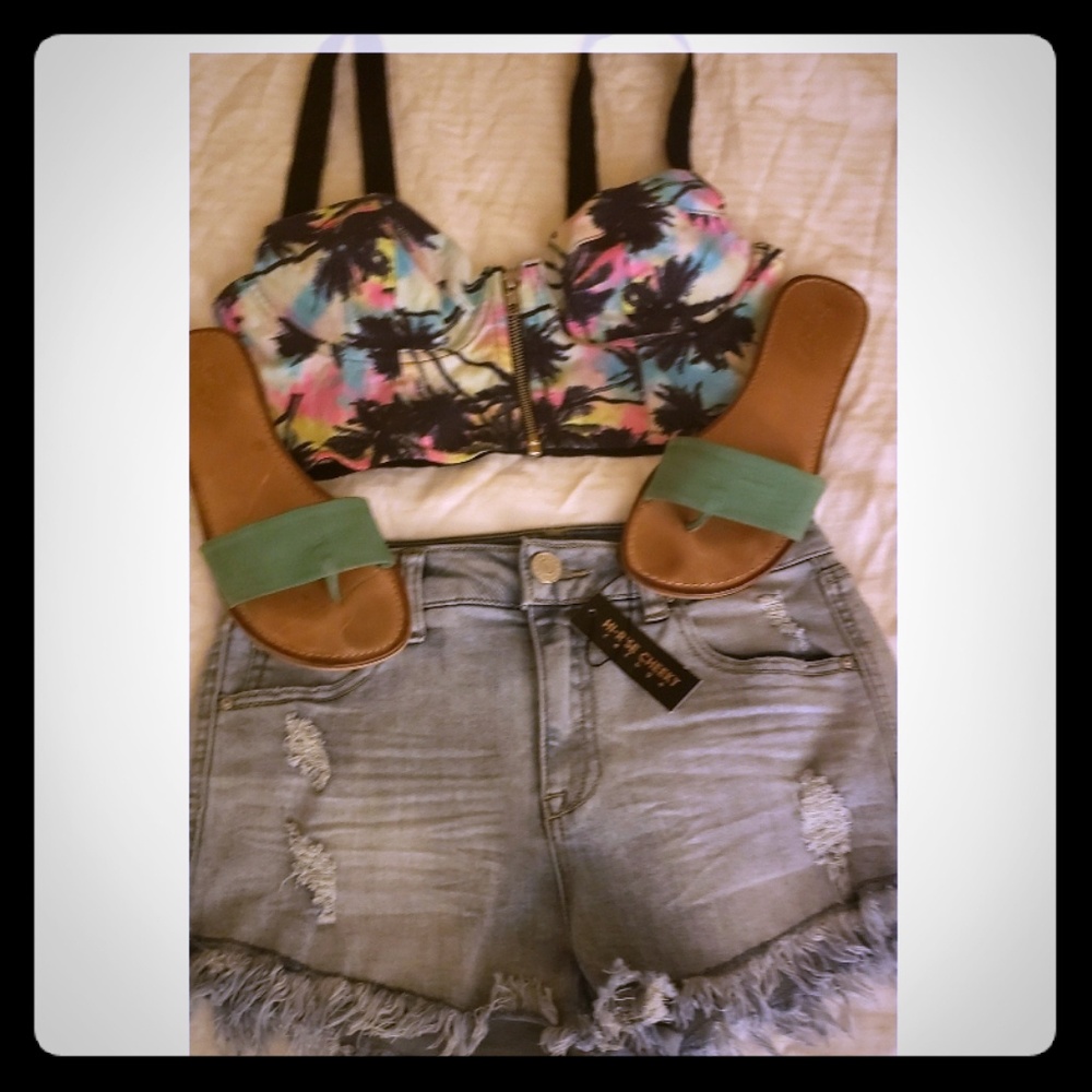Hi rise cheeky Charlotte Ruse Shorts!